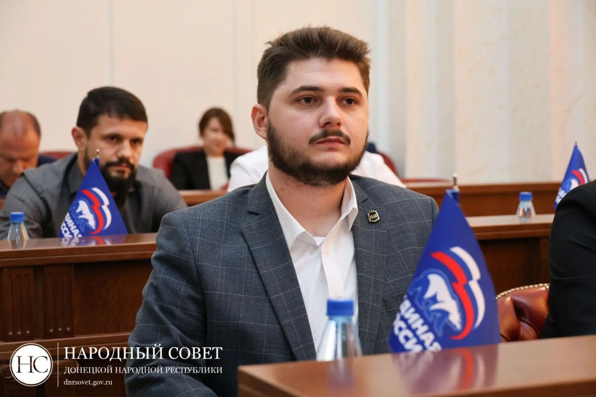 Дмитрий Огилец: Принял участие в сотом юбилейном Пленарном заседании Народного Совета Донецкой Народной Республики I созыва Дмитрий Огилец: Принял участие в сотом юбилейном Пленарном заседании Народного Совета Донецкой Народной Республики I созыва