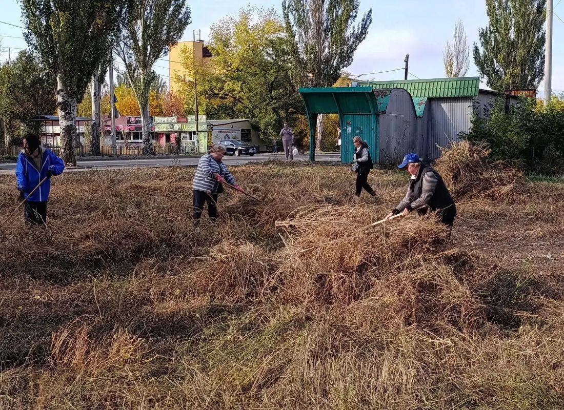 Наталья Бегуненко: Сегодня, 10 октября в рамках проекта «Городская среда», реализуемого Всероссийской Политической Партией «Единая Россия» в Петровском районе города Донецка прошел субботник Наталья Бегуненко: Сегодня, 10 октября в рамках проекта «Городская среда», реализуемого Всероссийской Политической Партией «Единая Россия» в Петровском районе города Донецка прошел субботник