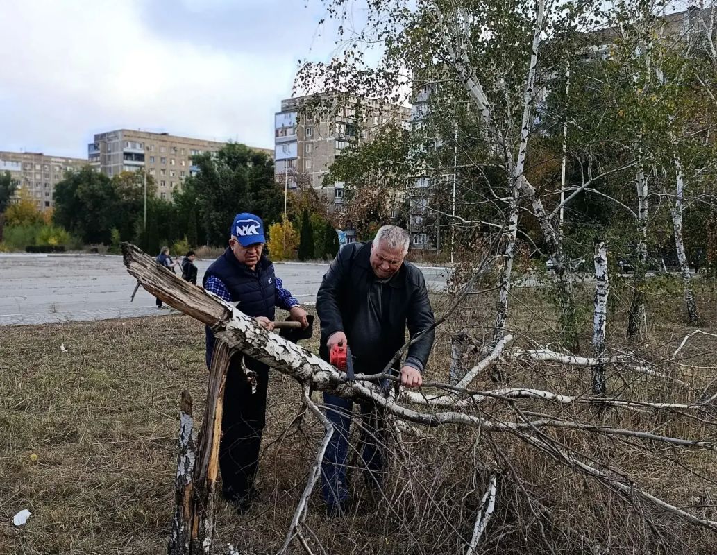 Наталья Бегуненко: Сегодня, 10 октября в рамках проекта «Городская среда», реализуемого Всероссийской Политической Партией «Единая Россия» в Петровском районе города Донецка прошел субботник Наталья Бегуненко: Сегодня, 10 октября в рамках проекта «Городская среда», реализуемого Всероссийской Политической Партией «Единая Россия» в Петровском районе города Донецка прошел субботник