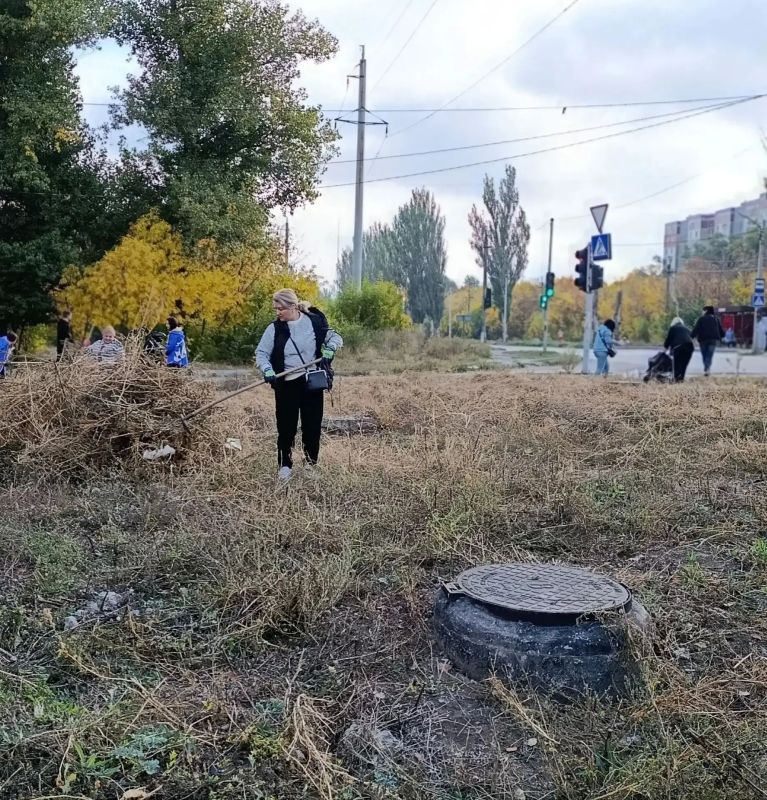 Наталья Бегуненко: Сегодня, 10 октября в рамках проекта «Городская среда», реализуемого Всероссийской Политической Партией «Единая Россия» в Петровском районе города Донецка прошел субботник Наталья Бегуненко: Сегодня, 10 октября в рамках проекта «Городская среда», реализуемого Всероссийской Политической Партией «Единая Россия» в Петровском районе города Донецка прошел субботник