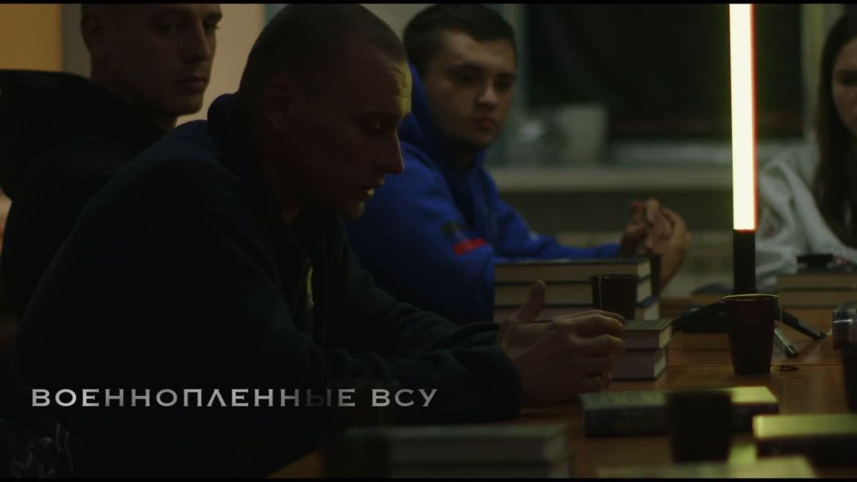 Шанс на правильный выбор: молодежь Донбасса передала пленным бойцам ВСУ русскую классику и книги по истории России
