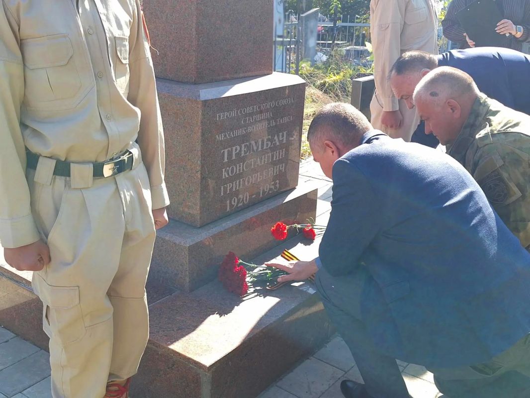 В Шахтерске почтили память Героя Советского Союза Константина Трембача В Шахтерске почтили память Героя Советского Союза Константина Трембача