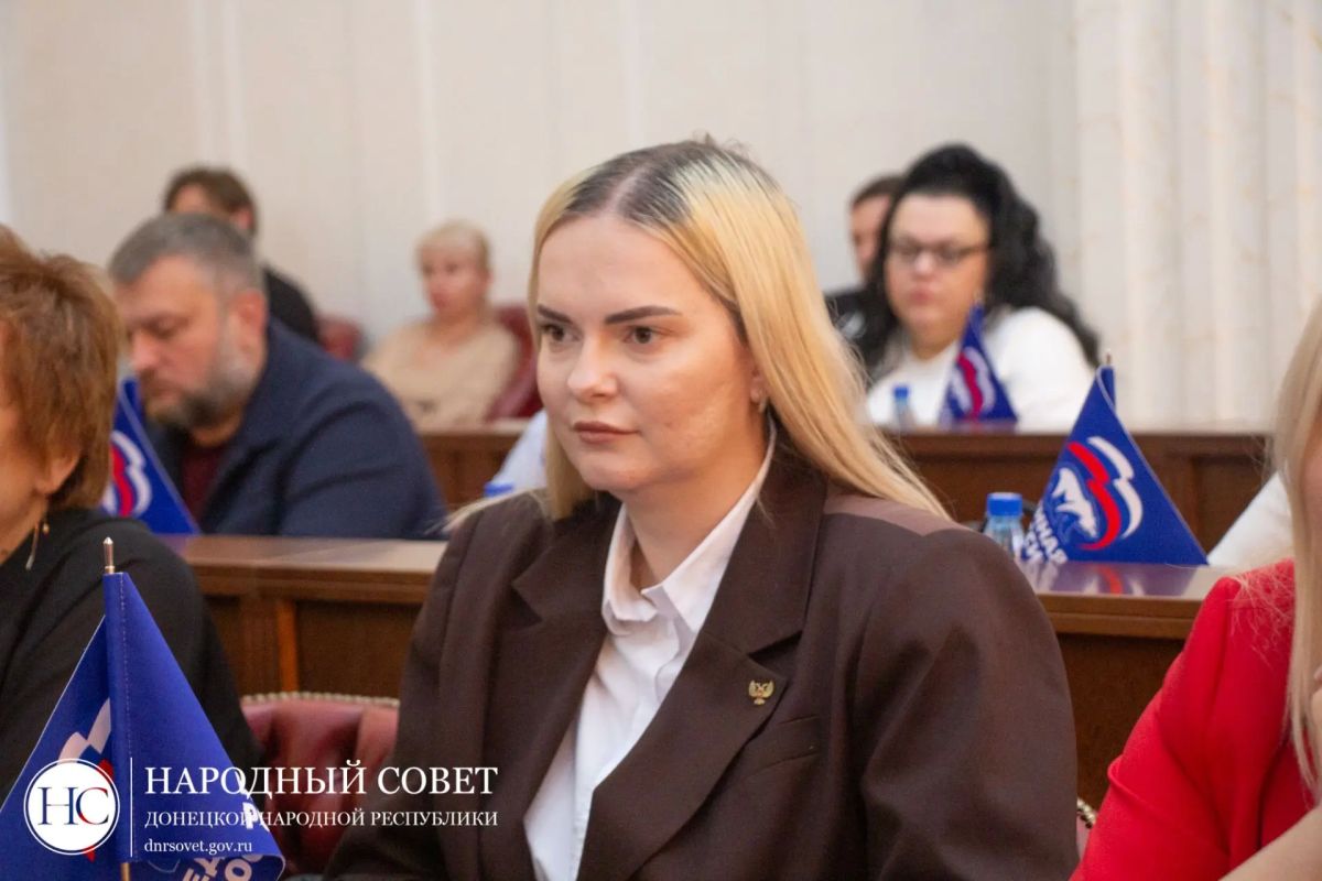 Дмитрий Огилец: Принял участие в сотом юбилейном Пленарном заседании Народного Совета Донецкой Народной Республики I созыва Дмитрий Огилец: Принял участие в сотом юбилейном Пленарном заседании Народного Совета Донецкой Народной Республики I созыва