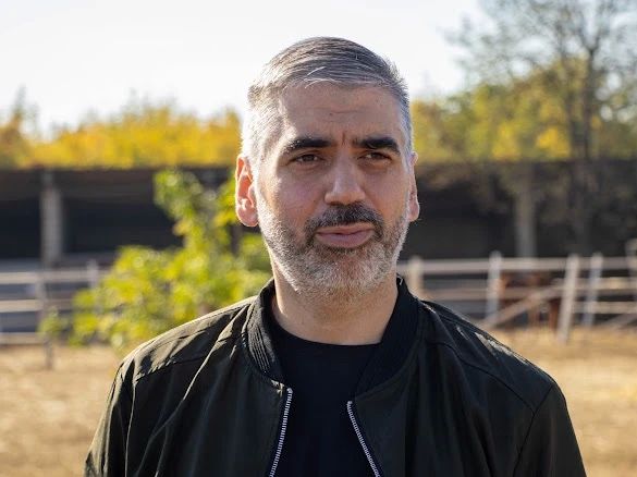 Алексей Дорофеев организовал сеанс иппотерапии для детей с нарушениями слуха и зрения Алексей Дорофеев организовал сеанс иппотерапии для детей с нарушениями слуха и зрения