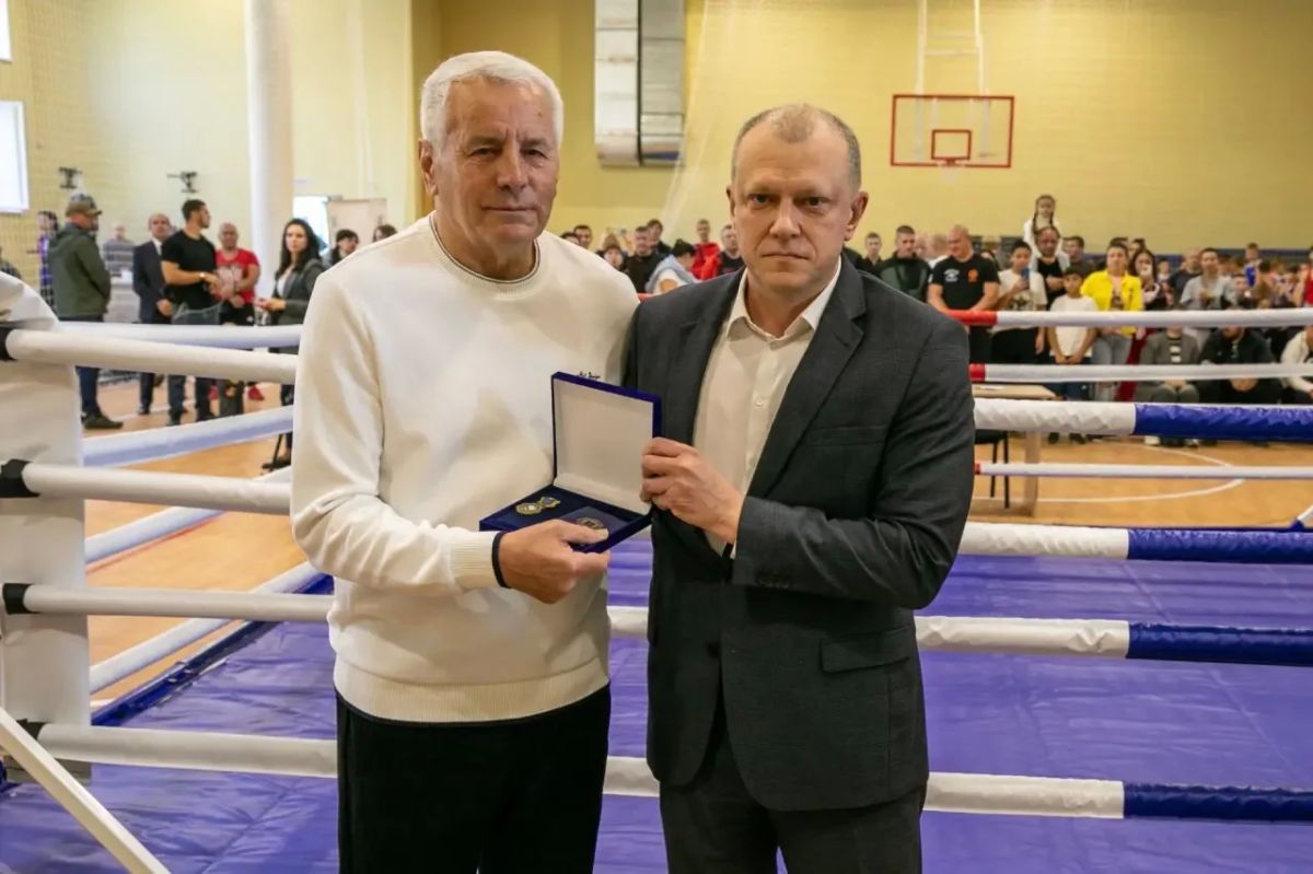 Владимир Дворцов стал почетным гражданином Мариуполя