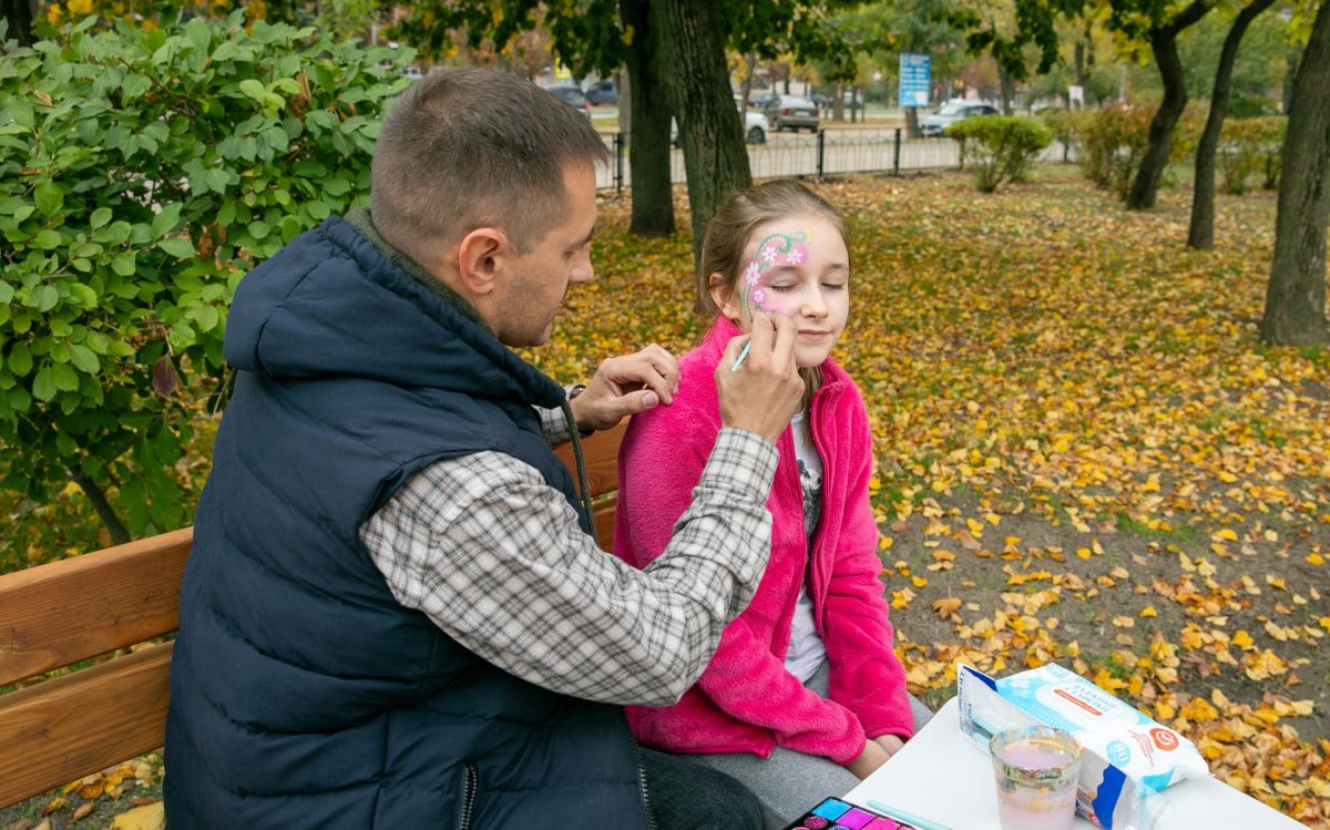 Антон Кольцов: После масштабной реконструкции в Жовтневом районе открыли детский сквер «Лукоморье» Антон Кольцов: После масштабной реконструкции в Жовтневом районе открыли детский сквер «Лукоморье»