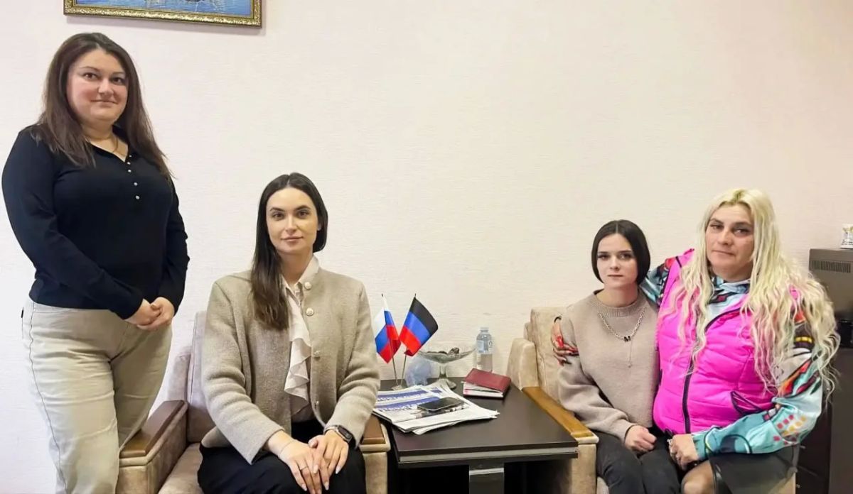 Сенатор Волошин помог семье из Макеевки подготовиться к учебному году