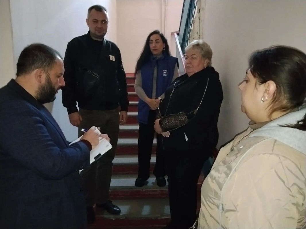 Татьяна Темникова: Сегодня,12.10.2026, состоялась встреча с жителями района, на которой присутствовал заместитель руководителя Управы Ленинского внутригородского района Александр Поддубный