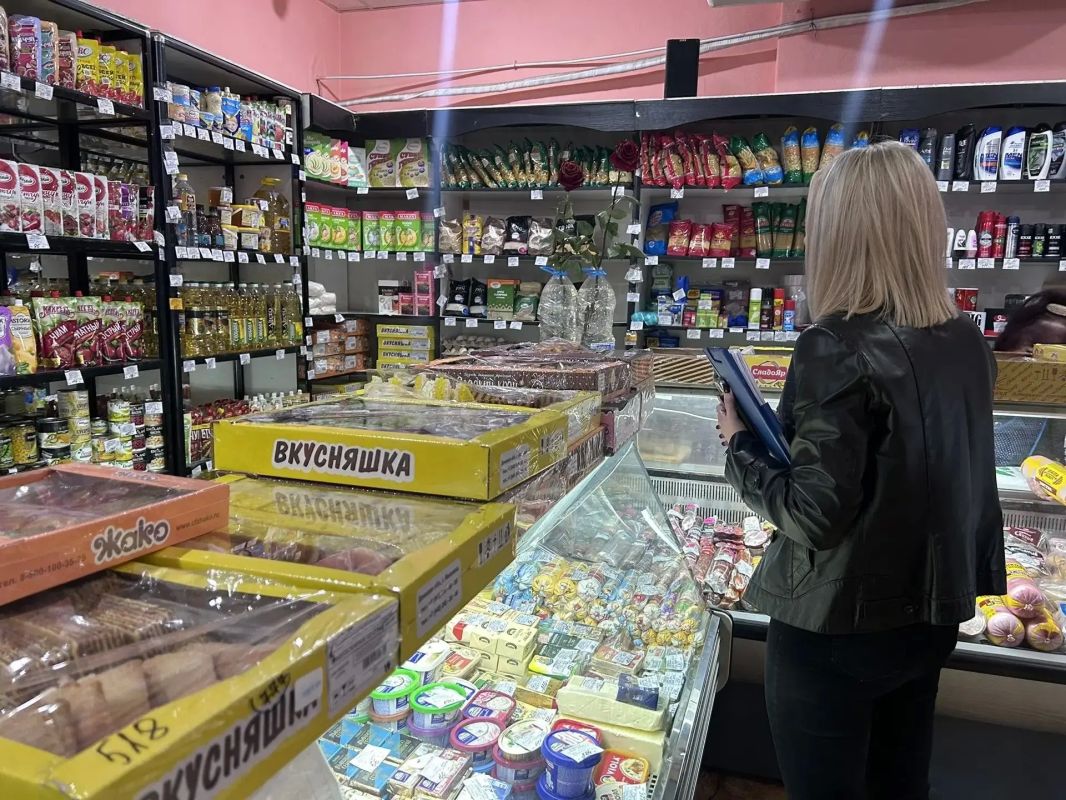 В ходе очередного мониторинга торговой сети Ясиноватой, который 9 октября провели специалисты отдела торговли и бытового обслуживания администрации округа и представители «Народного контроля», было оценено соблюдение...