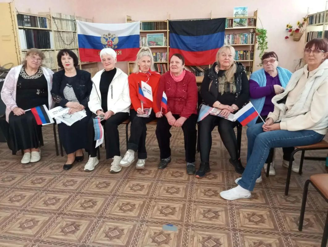 Старшее поколение. В клубе городского общества слепых областной общественной организации «Красное Знамя» состоялась встреча с сотрудником отдела образования Валентиной Белкиной Старшее поколение. В клубе городского общества слепых областной общественной организации «Красное Знамя» состоялась встреча с сотрудником отдела образования Валентиной Белкиной