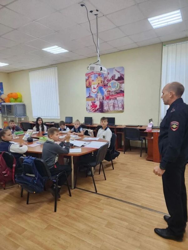 Сотрудники транспортной полиции Иловайска провели профилактические беседы со школьниками Харцызска Сотрудники транспортной полиции Иловайска провели профилактические беседы со школьниками Харцызска