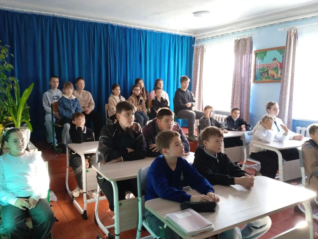 Денис Зубов: Лекции для школьников провели представители Межрегиональной казачьей общественной организации «Карачун» Денис Зубов: Лекции для школьников провели представители Межрегиональной казачьей общественной организации «Карачун»