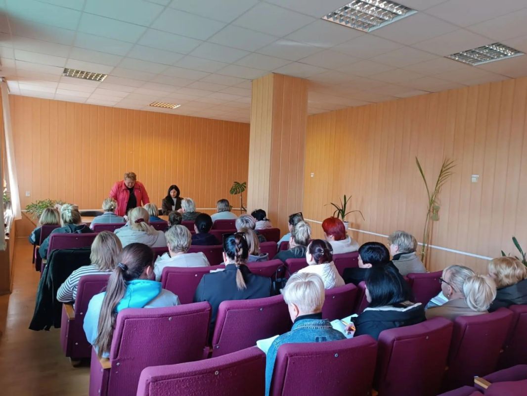 Встреча с трудовым коллективом Встреча с трудовым коллективом