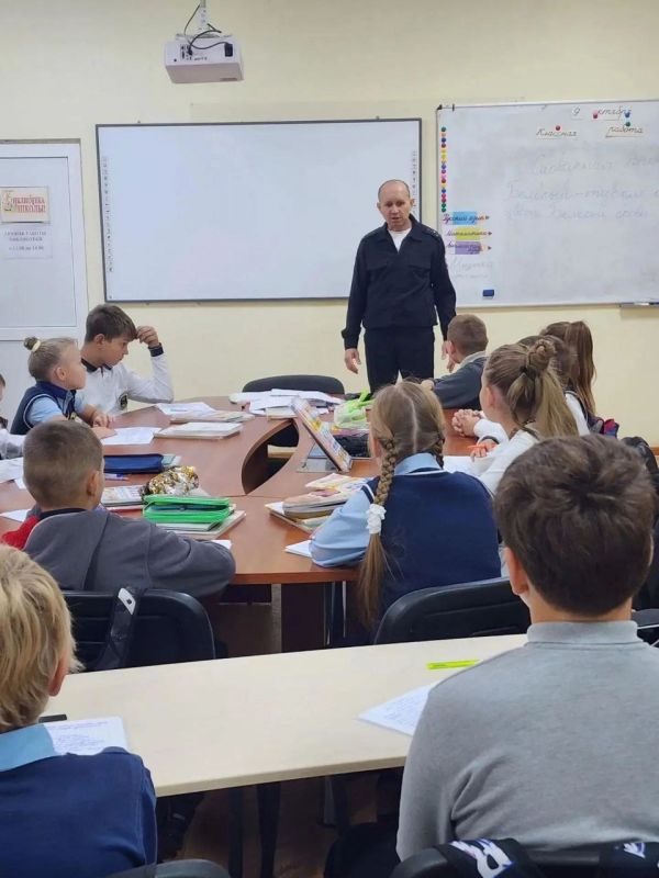 Сотрудники транспортной полиции Иловайска провели профилактические беседы со школьниками Харцызска Сотрудники транспортной полиции Иловайска провели профилактические беседы со школьниками Харцызска