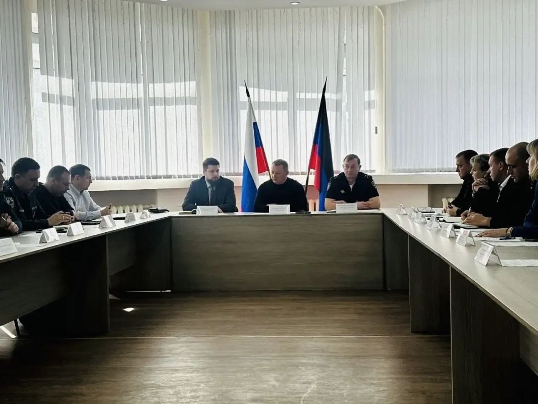 В управе Ворошиловского района Донецка полицейские рассказали о защите от IT-мошенников В управе Ворошиловского района Донецка полицейские рассказали о защите от IT-мошенников