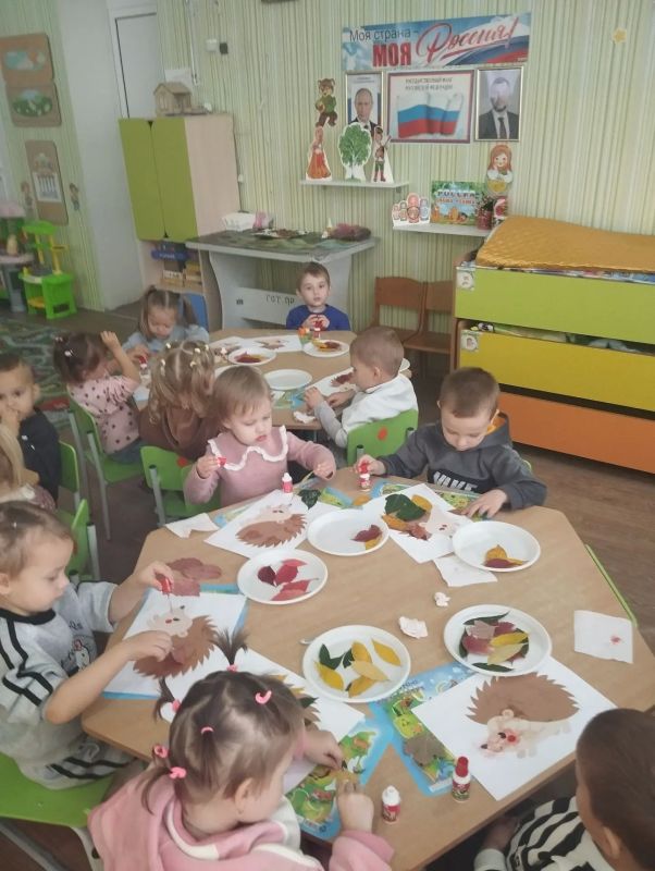 " Ёжик в лесу ".. Сегодня во второй младшей группе "Улыбка" прошло интересное занятие по художественному труду из природного материала "Ёжик в лесу" " Ёжик в лесу ".. Сегодня во второй младшей группе "Улыбка" прошло интересное занятие по художественному труду из природного материала "Ёжик в лесу"