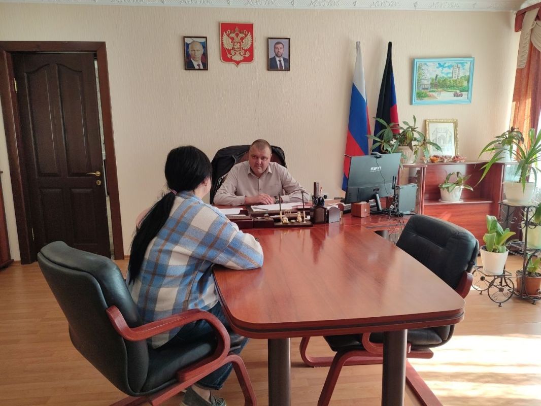 Сегодня, 12 октября 2026 года, в Управе Кировского внутригородского района Администрации городского округа Донецк ДНР руководитель Управы Алексей Дмитрюк провел личный прием граждан