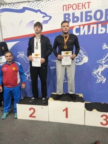 Игорь Мартынов: Енакиевские борцы — призёры «Кубка Черноморья» Игорь Мартынов: Енакиевские борцы — призёры «Кубка Черноморья»