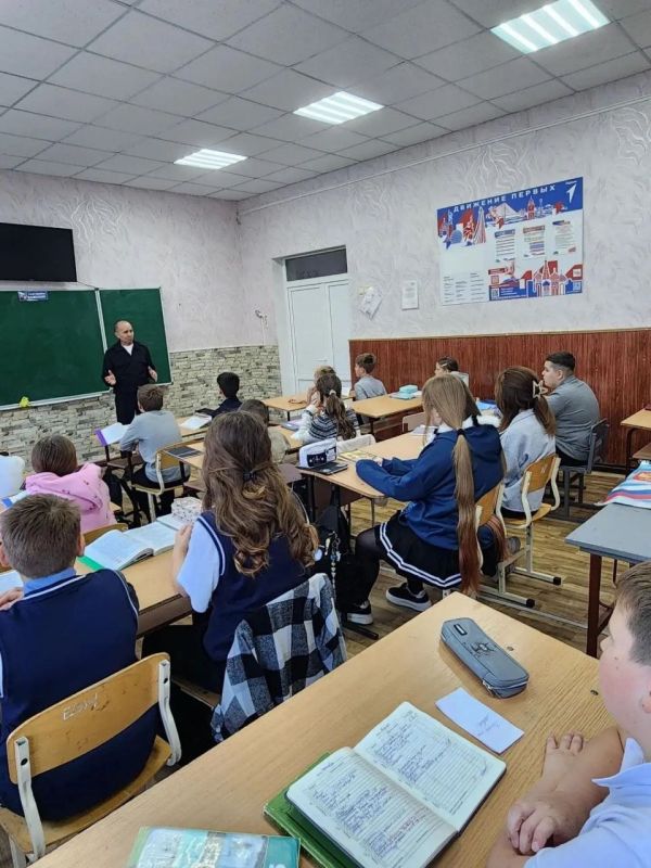 Сотрудники транспортной полиции Иловайска провели профилактические беседы со школьниками Харцызска Сотрудники транспортной полиции Иловайска провели профилактические беседы со школьниками Харцызска