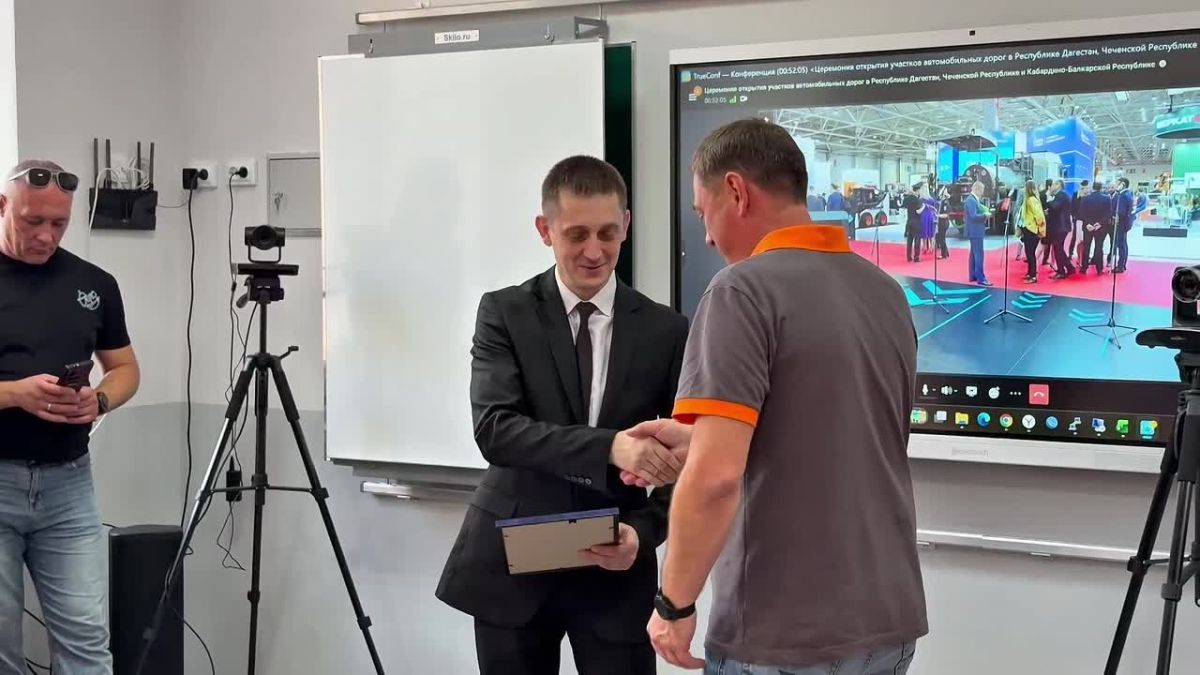Александр Бондаренко: По-настоящему волнительное и долгожданное событие: в ДНР открыли первый профориентационный класс дорожной деятельности