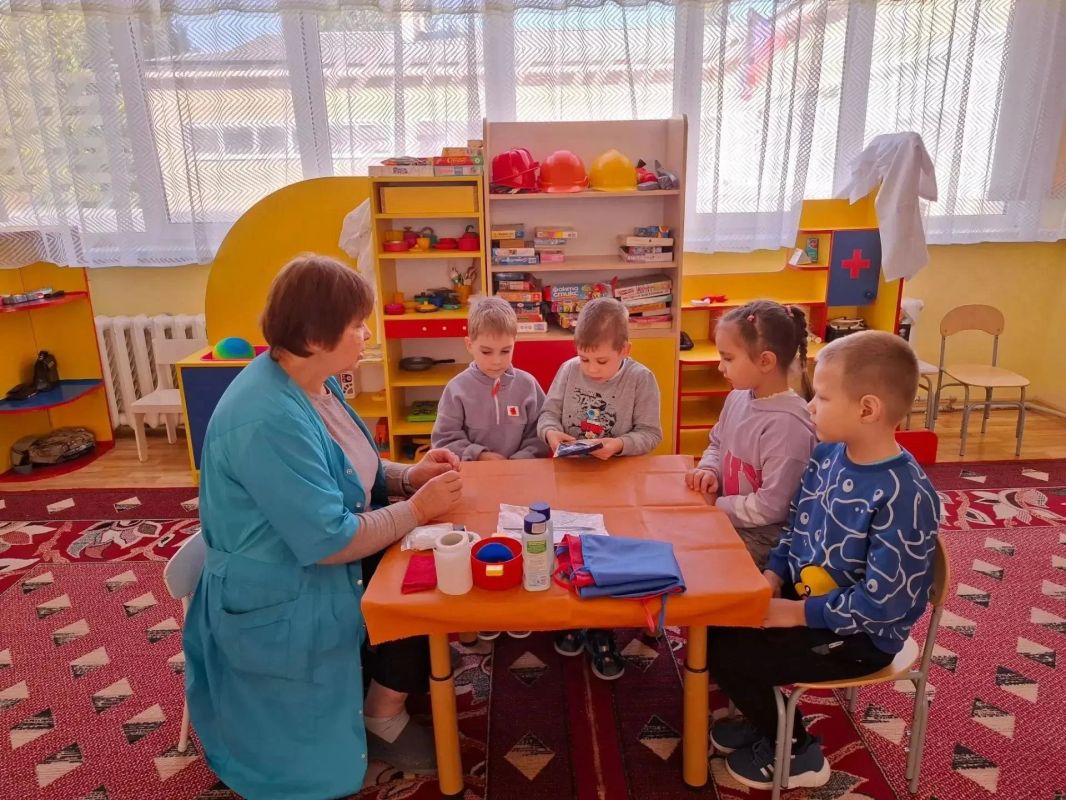 Увлекательные опыты и творчество: в Кировском дошкольники изучали свойства крахмала Увлекательные опыты и творчество: в Кировском дошкольники изучали свойства крахмала