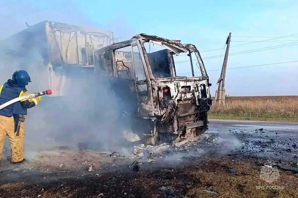 Сотрудники МЧС России ликвидировали пожар из-за атаки БПЛА в Тельмановском округе