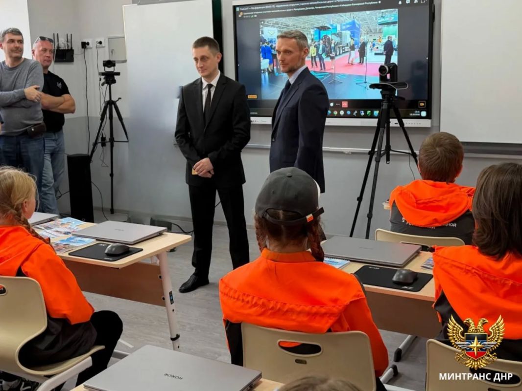 Александр Бондаренко: По-настоящему волнительное и долгожданное событие: в ДНР открыли первый профориентационный класс дорожной деятельности Александр Бондаренко: По-настоящему волнительное и долгожданное событие: в ДНР открыли первый профориентационный класс дорожной деятельности