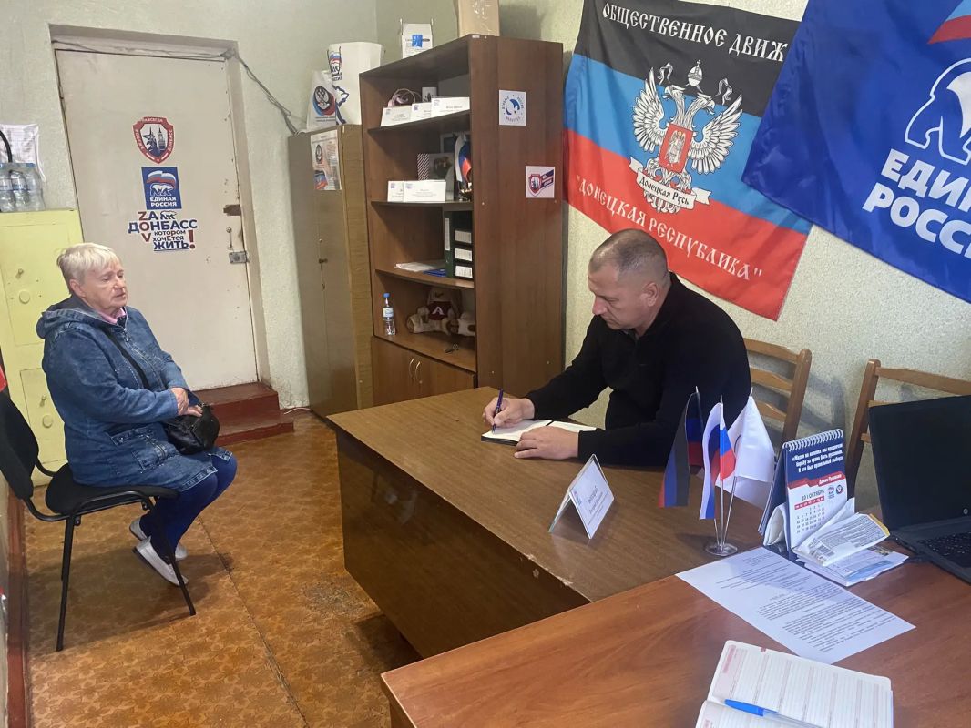 13 октября 2026г., заместитель главы администрации городского округа Дебальцево Валерий Иванович Бессараб, провёл личный прием граждан в местной общественной приёмной Дебальцевского местного отделения Партии "Единая Россия"...