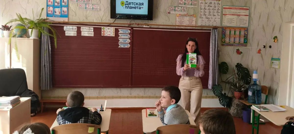 Осенняя пора подарила ученикам 4 класса ГБОУ "ШКОЛА №24 г.о. Торез" тёплую встречу с библиотекарем филиала №7, которая провела мероприятие «Читайка приглашает друзей» Осенняя пора подарила ученикам 4 класса ГБОУ "ШКОЛА №24 г.о. Торез" тёплую встречу с библиотекарем филиала №7, которая провела мероприятие «Читайка приглашает друзей»