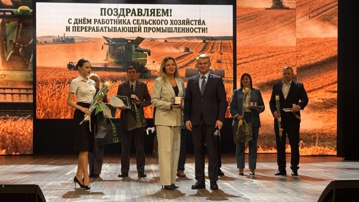 Труд, который кормит Республику: в Донецке чествовали работников агропромышленного комплекса Труд, который кормит Республику: в Донецке чествовали работников агропромышленного комплекса