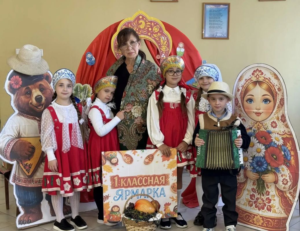 В Староигнатьевской школе прошла красочная ярмарка «Дары осени», приуроченная к Году единства народа