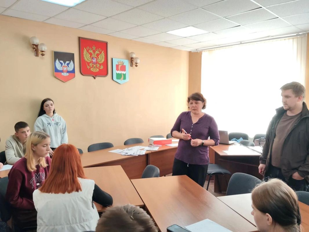 Сегодня в администрации Амвросиевского округа состоялись бизнес-встречи с субъектами хозяйствования и молодежью округа Сегодня в администрации Амвросиевского округа состоялись бизнес-встречи с субъектами хозяйствования и молодежью округа
