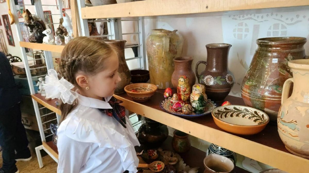В музее этнографии родного края прошла экскурсия для юных кировчан В музее этнографии родного края прошла экскурсия для юных кировчан