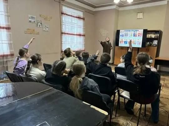В Городском дворце культуры в Макеевке прошёл информационный час «Герои нашего времени» В Городском дворце культуры в Макеевке прошёл информационный час «Герои нашего времени»