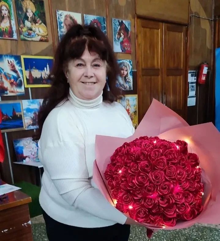 Арт-терапия в действии. 3, 5 и 9 октября в Камышеватском СДК прошли мастер-классы на базе клуба декоративно-прикладного искусства «Золотые ручки» по изготовлению цветов из атласной ленты