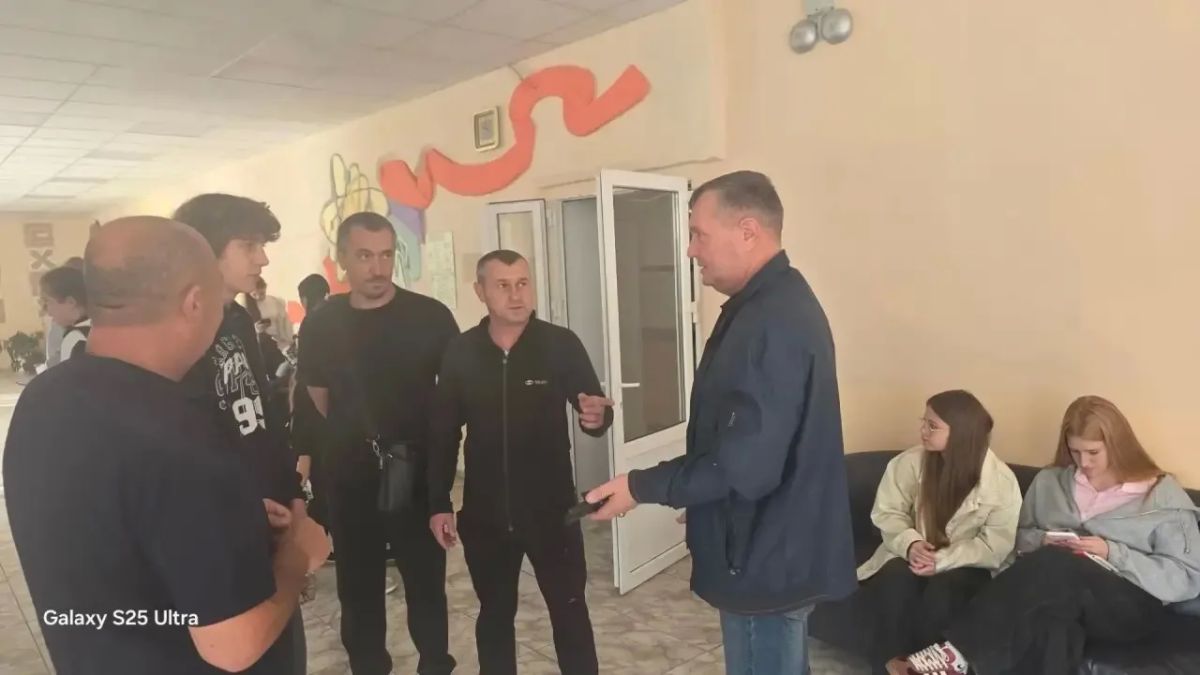 Встреча с жителями в Урзуфе Встреча с жителями в Урзуфе