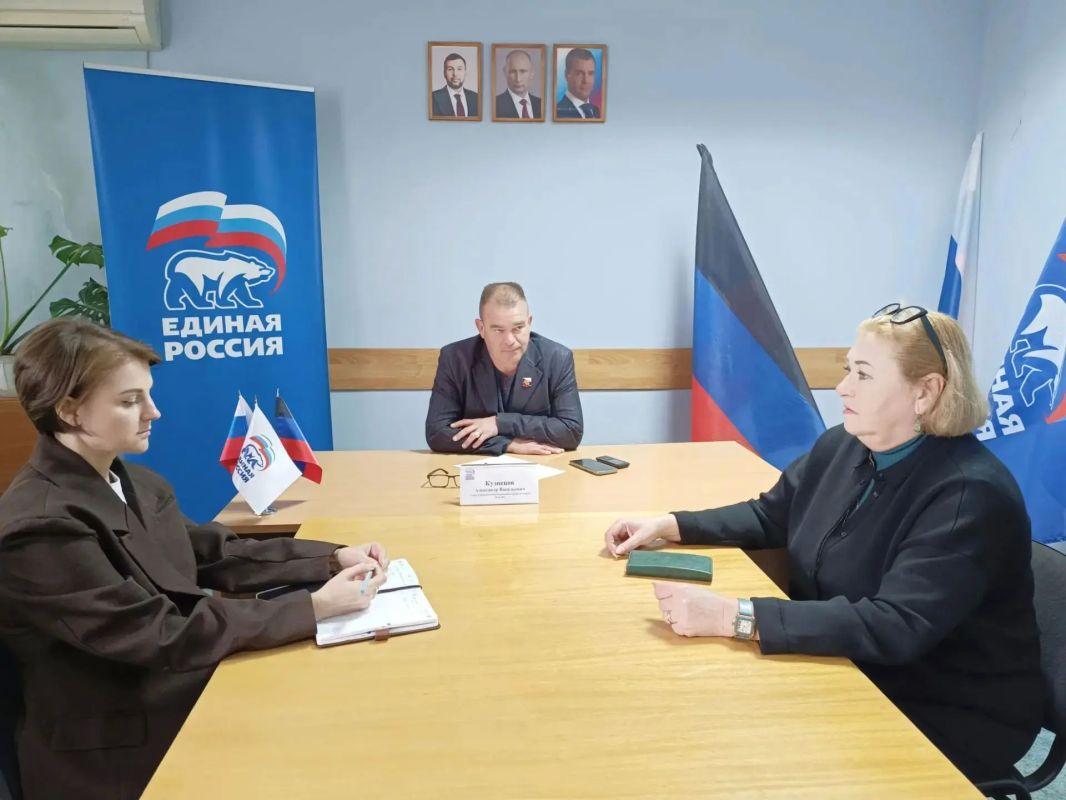 Приём граждан в Иловайске. Сегодня, 13 октября, глава муниципального образования городской округ Иловайск Александр Васильевич Кузнецов совместно с заместителем председателя Общественного совета Анной Юрьевной Бардиной... Приём граждан в Иловайске. Сегодня, 13 октября, глава муниципального образования городской округ Иловайск Александр Васильевич Кузнецов совместно с заместителем председателя Общественного совета Анной Юрьевной Бардиной...