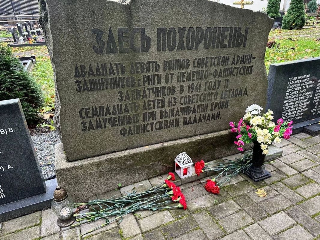 Дипломаты посольства РФ в Риге возложили цветы по случаю празднования 82-й годовщины со дня освобождения Риги от немецко-фашистских захватчиков Дипломаты посольства РФ в Риге возложили цветы по случаю празднования 82-й годовщины со дня освобождения Риги от немецко-фашистских захватчиков