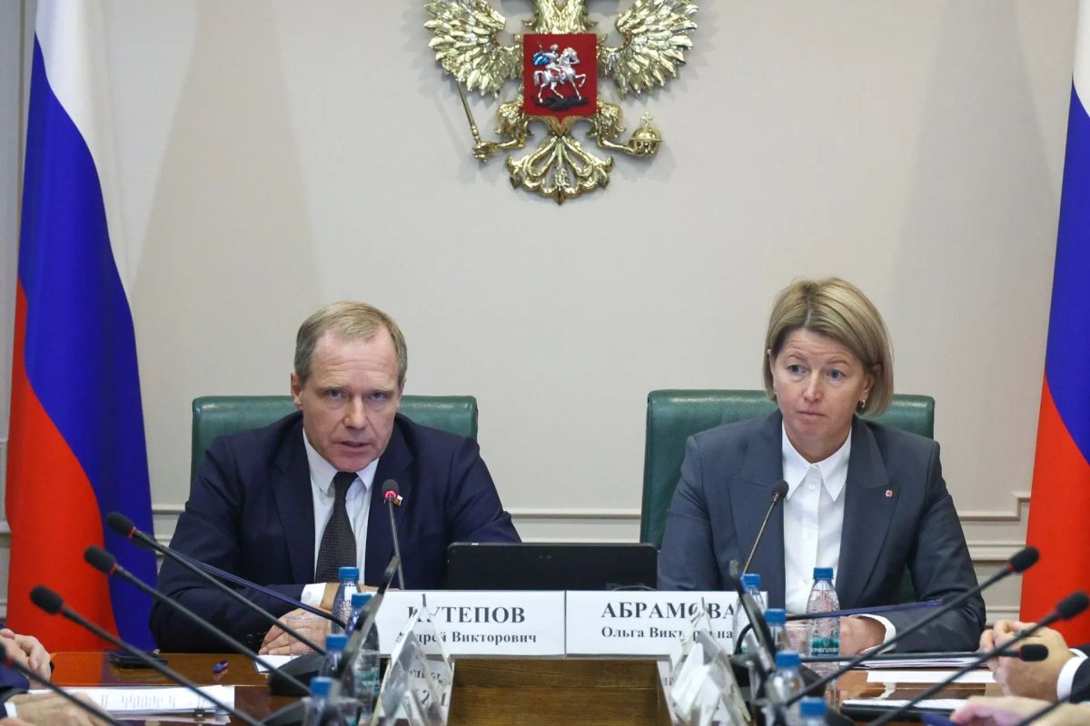 Александр Волошин: #работа_в_СФ. Сегодня в Совете Федерации принял участие в заседании Комитета по экономической политике под председательством Андрея Викторовича Кутепова