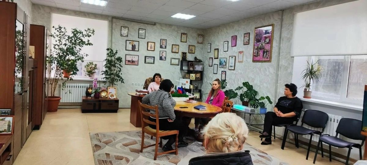 Роман Конев: 13 октября 2026 года депутат Горловского городского совета от фракции «Единая Россия» Нелля Якуненко провела встречу с трудовым коллективом