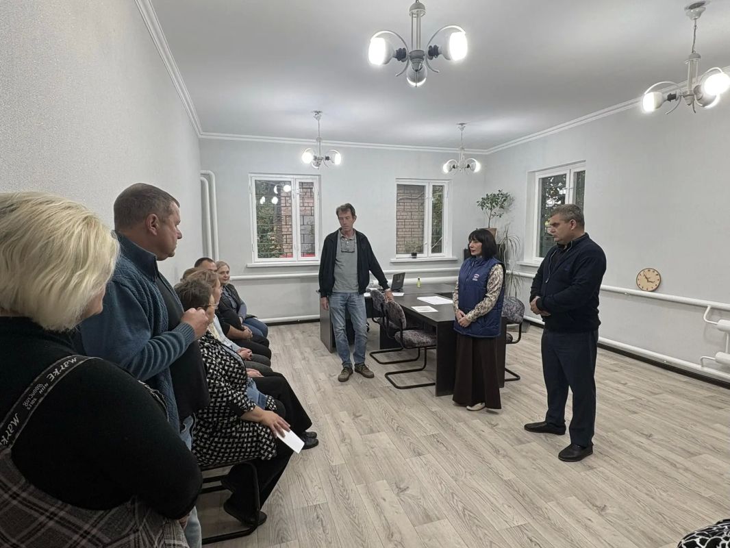 Сегодня, 13 октября, руководитель Управы Ленинского внутригородского района Администрации городского округа Донецк Татьяна Темникова, заместитель главы администрации - директор Департамента финансов Дмитрий Даньшин...