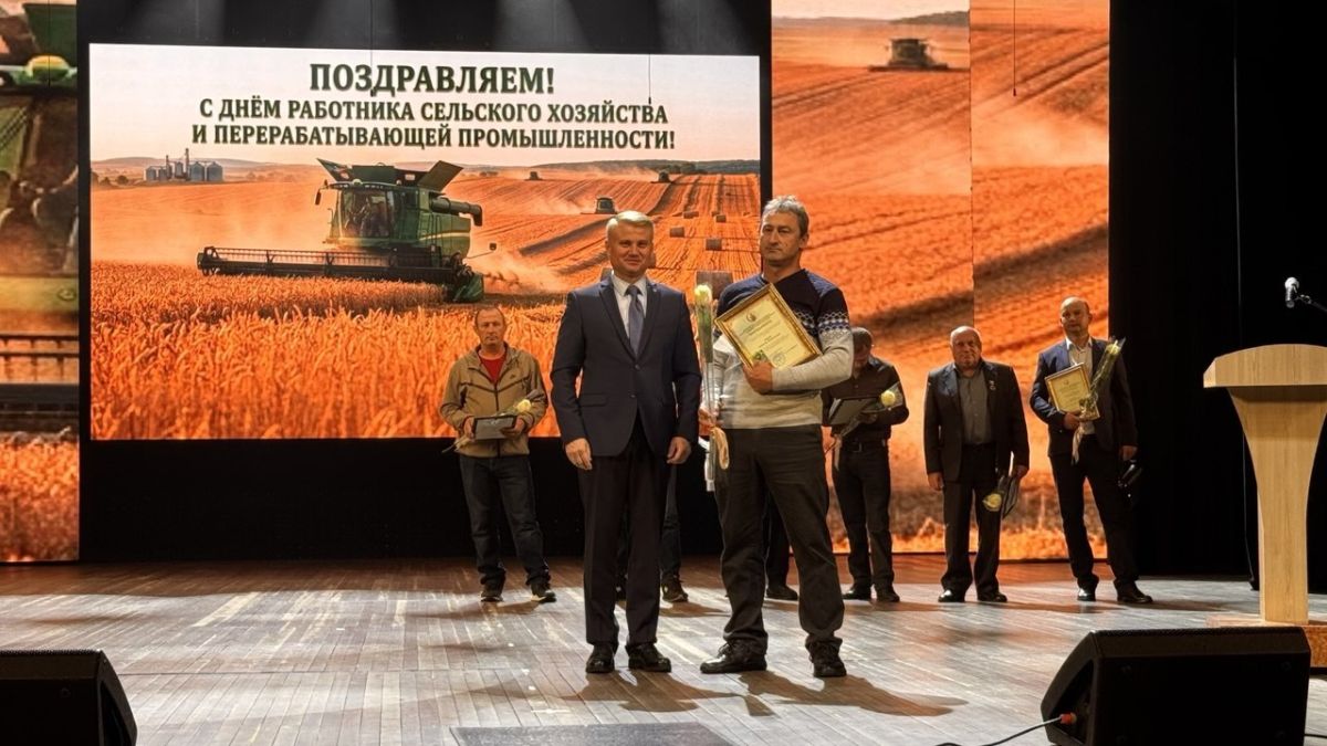 Труд, который кормит Республику: в Донецке чествовали работников агропромышленного комплекса Труд, который кормит Республику: в Донецке чествовали работников агропромышленного комплекса