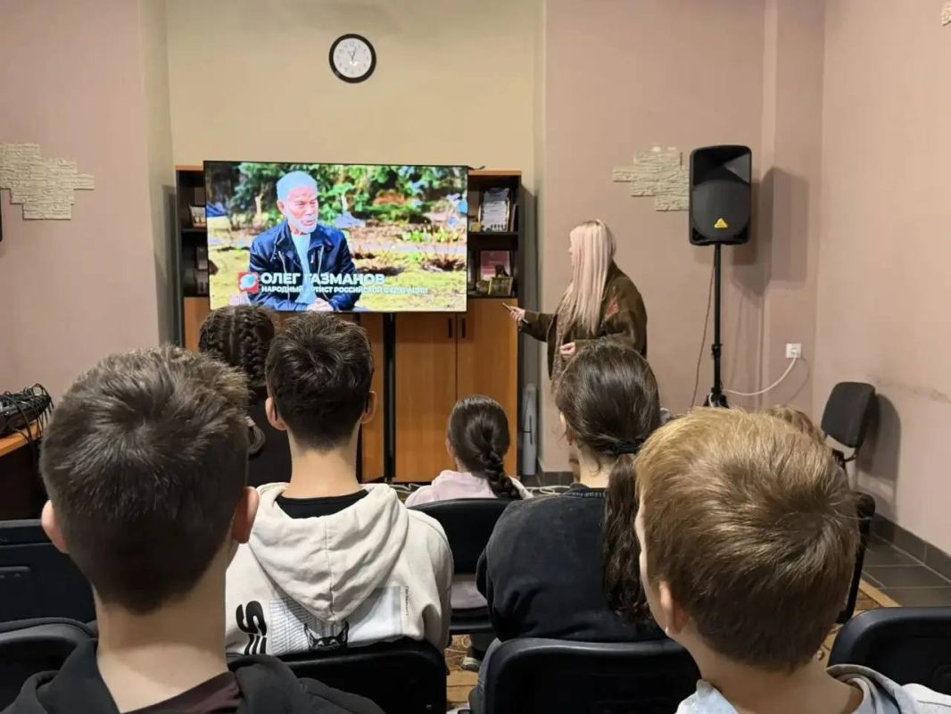 В Городском дворце культуры в Макеевке прошёл информационный час «Герои нашего времени» В Городском дворце культуры в Макеевке прошёл информационный час «Герои нашего времени»