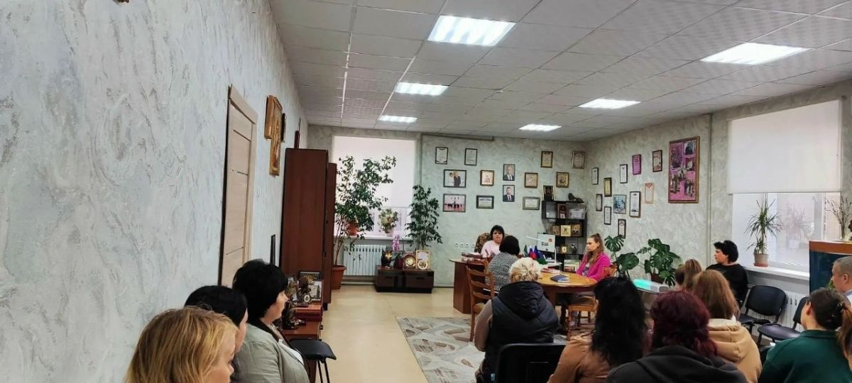Роман Конев: 13 октября 2026 года депутат Горловского городского совета от фракции «Единая Россия» Нелля Якуненко провела встречу с трудовым коллективом Роман Конев: 13 октября 2026 года депутат Горловского городского совета от фракции «Единая Россия» Нелля Якуненко провела встречу с трудовым коллективом