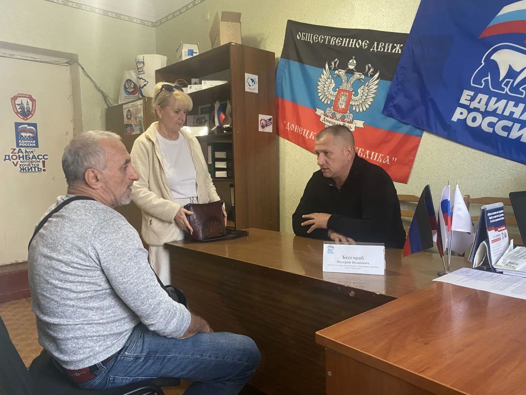 13 октября 2026г., заместитель главы администрации городского округа Дебальцево Валерий Иванович Бессараб, провёл личный прием граждан в местной общественной приёмной Дебальцевского местного отделения Партии "Единая Россия"... 13 октября 2026г., заместитель главы администрации городского округа Дебальцево Валерий Иванович Бессараб, провёл личный прием граждан в местной общественной приёмной Дебальцевского местного отделения Партии "Единая Россия"...