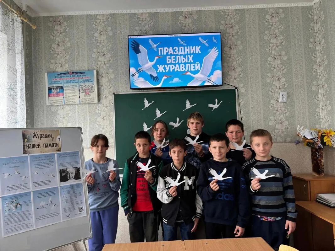 Память, выраженная в жесте: в Горловке дети изготовили бумажных журавликов Память, выраженная в жесте: в Горловке дети изготовили бумажных журавликов