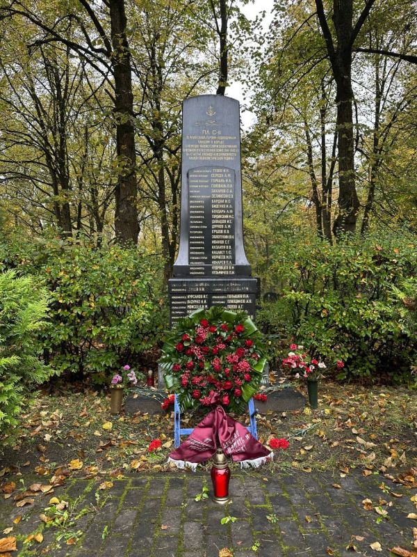 Дипломаты посольства РФ в Риге возложили цветы по случаю празднования 82-й годовщины со дня освобождения Риги от немецко-фашистских захватчиков Дипломаты посольства РФ в Риге возложили цветы по случаю празднования 82-й годовщины со дня освобождения Риги от немецко-фашистских захватчиков