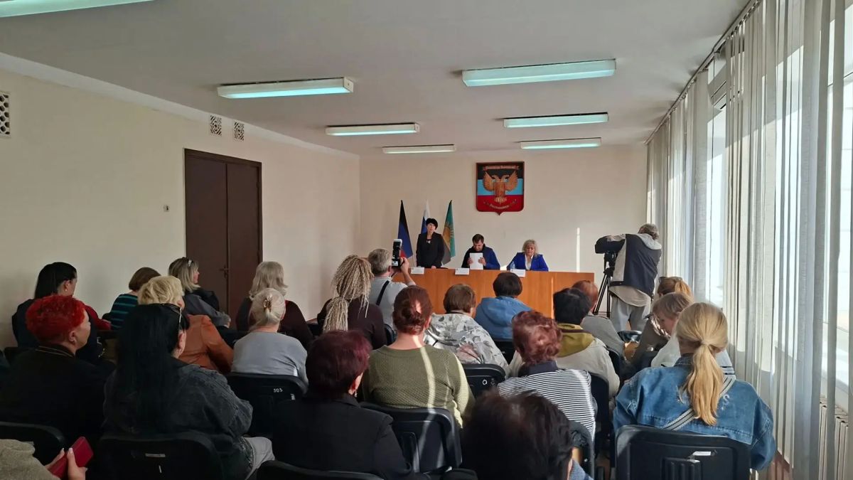 13 октября, в Управе Горняцкого внутригородского района Администрации городского округа Макеевка Донецкой Народной Республики прошло мероприятие с целью реализации проекта "Управдом" 13 октября, в Управе Горняцкого внутригородского района Администрации городского округа Макеевка Донецкой Народной Республики прошло мероприятие с целью реализации проекта "Управдом"