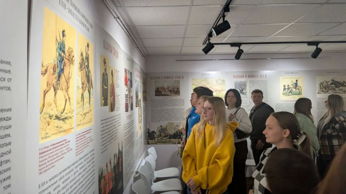 Сегодня, 14 октября, в Володарском краеведческом музее состоялось открытие баннерной выставки «Казаки на службе царю и Отечеству Сегодня, 14 октября, в Володарском краеведческом музее состоялось открытие баннерной выставки «Казаки на службе царю и Отечеству