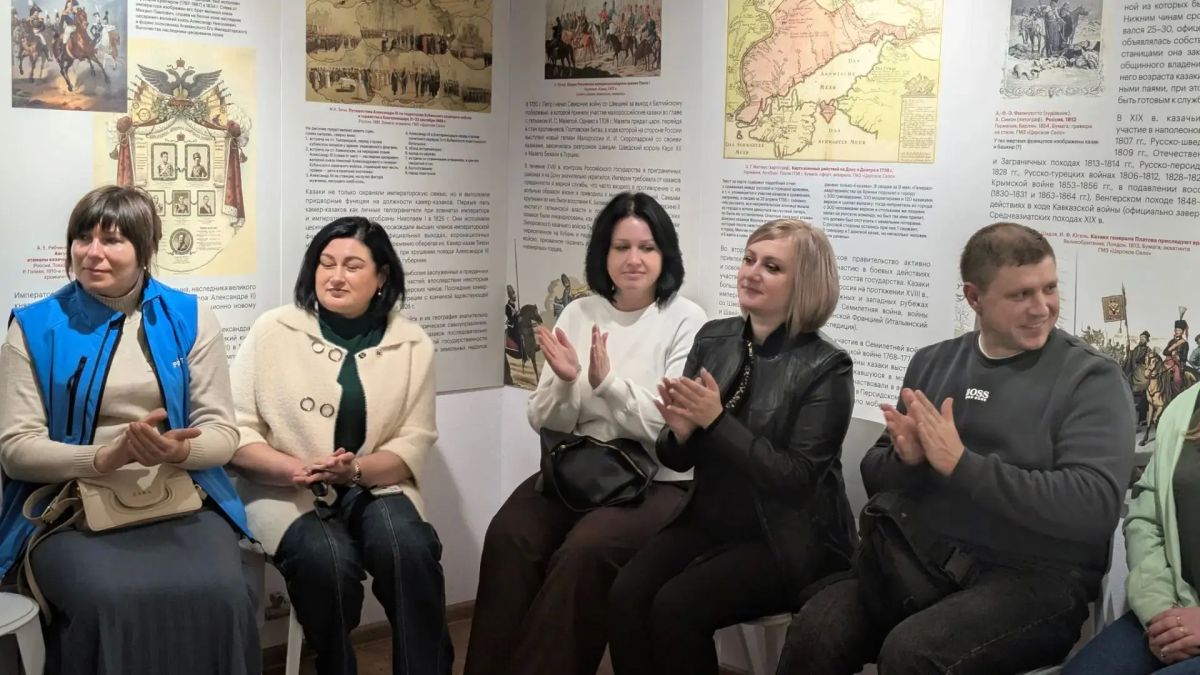 Сегодня, 14 октября, в Володарском краеведческом музее состоялось открытие баннерной выставки «Казаки на службе царю и Отечеству Сегодня, 14 октября, в Володарском краеведческом музее состоялось открытие баннерной выставки «Казаки на службе царю и Отечеству